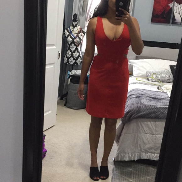 RED DRESS WITH CUT OUTS - Picture 5 of 8